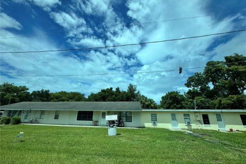 Propiedad comercial en Umatilla, Florida 7 dormitorios, 326.27 m2 № 2348339