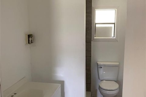 Propiedad comercial en venta en Umatilla, Florida, 7 dormitorios, 326.27 m2 № 2348339 - foto 9