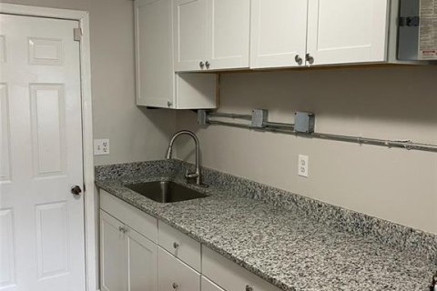 Propiedad comercial en venta en Umatilla, Florida, 7 dormitorios, 326.27 m2 № 2348339 - foto 13