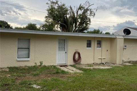 Propiedad comercial en venta en Umatilla, Florida, 7 dormitorios, 326.27 m2 № 2348339 - foto 18