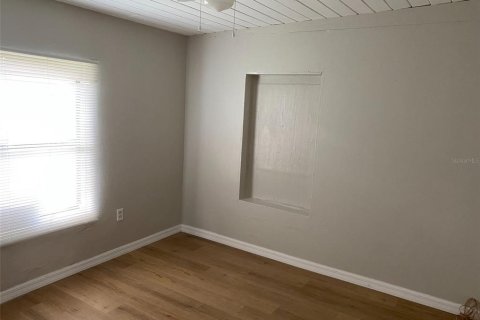 Propiedad comercial en venta en Umatilla, Florida, 7 dormitorios, 326.27 m2 № 2348339 - foto 11