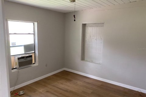 Propiedad comercial en venta en Umatilla, Florida, 7 dormitorios, 326.27 m2 № 2348339 - foto 7
