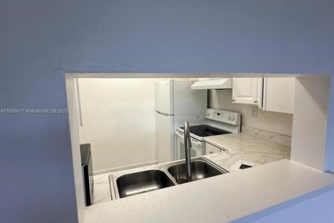 Copropriété à louer à Miami, Floride: 2 chambres, 109.16 m2 № 2038125 - photo 24