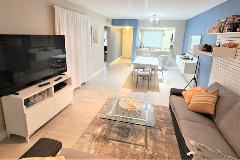 Condo in Delray Beach, Florida, 2 bedrooms № 2245749 - photo 2