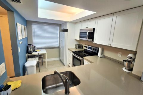 Condo in Delray Beach, Florida, 2 bedrooms № 2245749 - photo 7