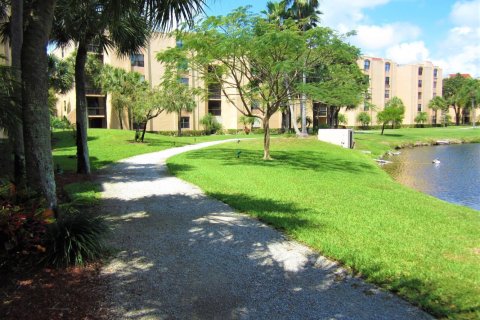 Condo in Delray Beach, Florida, 2 bedrooms № 2245749 - photo 18