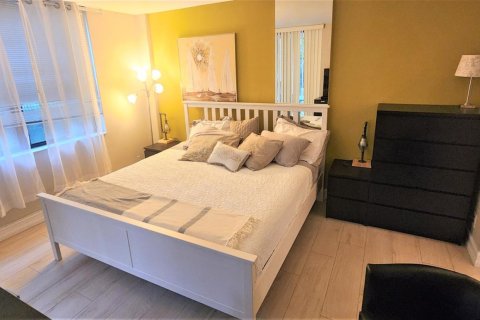 Condo in Delray Beach, Florida, 2 bedrooms № 2245749 - photo 11