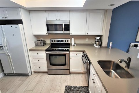 Condo in Delray Beach, Florida, 2 bedrooms № 2245749 - photo 8
