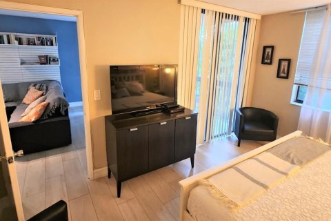 Condo in Delray Beach, Florida, 2 bedrooms № 2245749 - photo 10