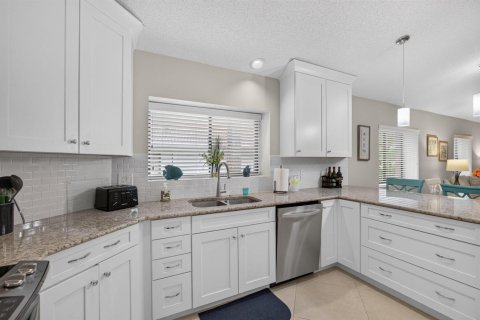 Condo in Palm Beach Gardens, Florida, 3 bedrooms  № 2392628 - photo 17