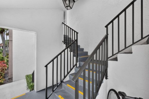 Condo in Palm Beach Gardens, Florida, 3 bedrooms  № 2392628 - photo 2