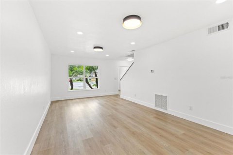 Casa en venta en Tampa, Florida, 4 dormitorios, 165.64 m2 № 2386693 - foto 12