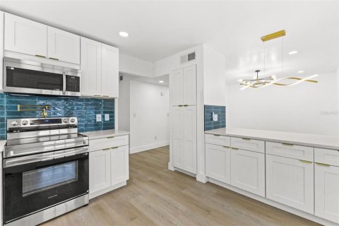 Casa en venta en Tampa, Florida, 4 dormitorios, 165.64 m2 № 2386693 - foto 17