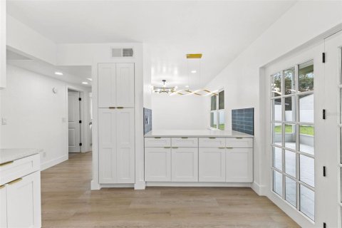 Casa en venta en Tampa, Florida, 4 dormitorios, 165.64 m2 № 2386693 - foto 25