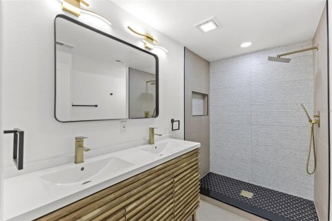 Casa en venta en Tampa, Florida, 4 dormitorios, 165.64 m2 № 2386693 - foto 26