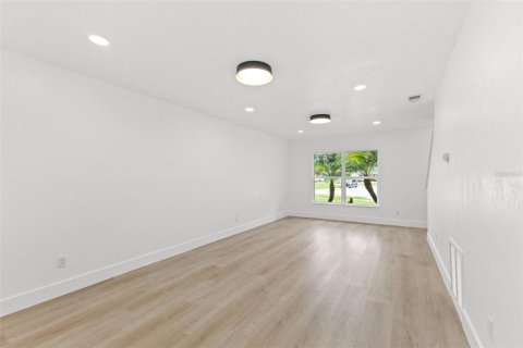 Casa en venta en Tampa, Florida, 4 dormitorios, 165.64 m2 № 2386693 - foto 24