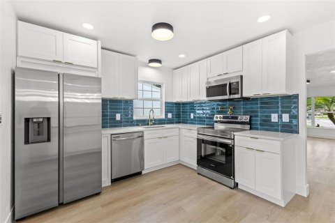 Casa en venta en Tampa, Florida, 4 dormitorios, 165.64 m2 № 2386693 - foto 15