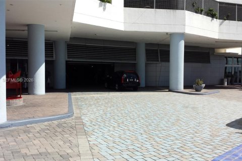 Снять в аренду кондоминиум в Майами, Флорида 2 спальни, 113.99м2, № 1995807 - фото 23