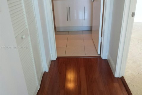 Снять в аренду кондоминиум в Майами, Флорида 2 спальни, 113.99м2, № 1995807 - фото 14