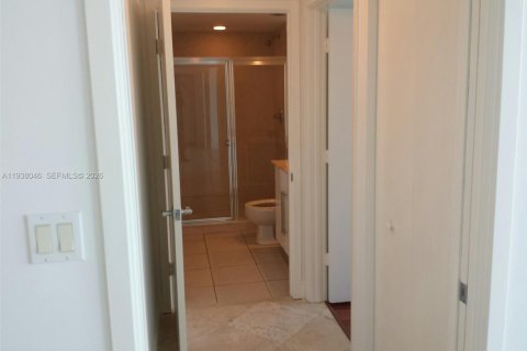 Снять в аренду кондоминиум в Майами, Флорида 2 спальни, 113.99м2, № 1995807 - фото 7