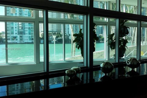 Снять в аренду кондоминиум в Майами, Флорида 2 спальни, 113.99м2, № 1995807 - фото 21