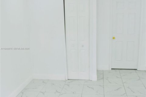 House in Fort Lauderdale, Florida 2 bedrooms, 195.56 sq.m. № 2061741 - photo 17