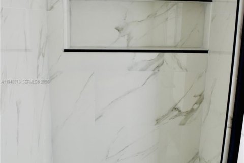 House in Fort Lauderdale, Florida 2 bedrooms, 195.56 sq.m. № 2061741 - photo 7