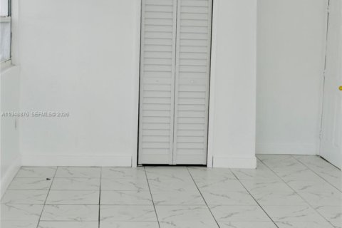 House in Fort Lauderdale, Florida 2 bedrooms, 195.56 sq.m. № 2061741 - photo 2