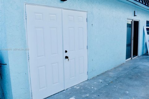 House in Fort Lauderdale, Florida 2 bedrooms, 195.56 sq.m. № 2061741 - photo 22