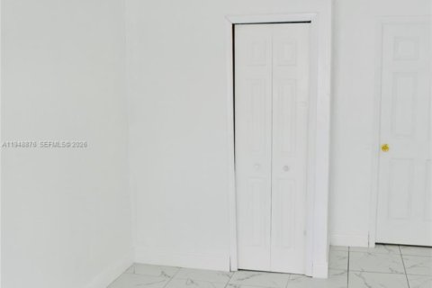 House in Fort Lauderdale, Florida 2 bedrooms, 195.56 sq.m. № 2061741 - photo 18