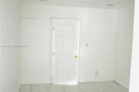 House in Fort Lauderdale, Florida 2 bedrooms, 195.56 sq.m. № 2061741 - photo 15