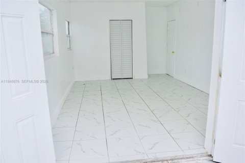 House in Fort Lauderdale, Florida 2 bedrooms, 195.56 sq.m. № 2061741