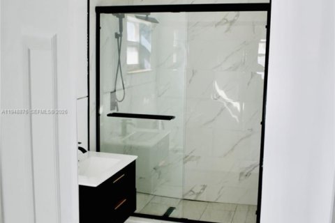 House in Fort Lauderdale, Florida 2 bedrooms, 195.56 sq.m. № 2061741 - photo 12