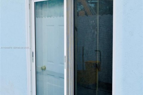 House in Fort Lauderdale, Florida 2 bedrooms, 195.56 sq.m. № 2061741 - photo 20