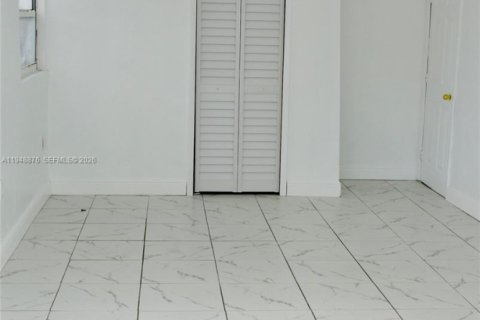 House in Fort Lauderdale, Florida 2 bedrooms, 195.56 sq.m. № 2061741 - photo 4