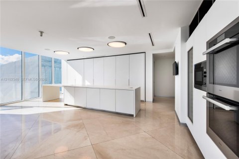 Copropriété à louer à Miami, Floride: 4 chambres, 376.72 m2 № 2407414 - photo 13