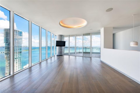 Copropriété à louer à Miami, Floride: 4 chambres, 376.72 m2 № 2407414 - photo 16