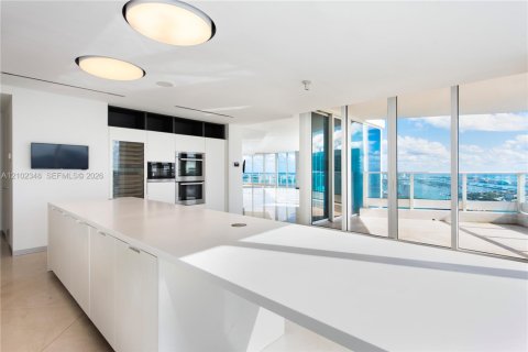 Copropriété à louer à Miami, Floride: 4 chambres, 376.72 m2 № 2407414 - photo 14