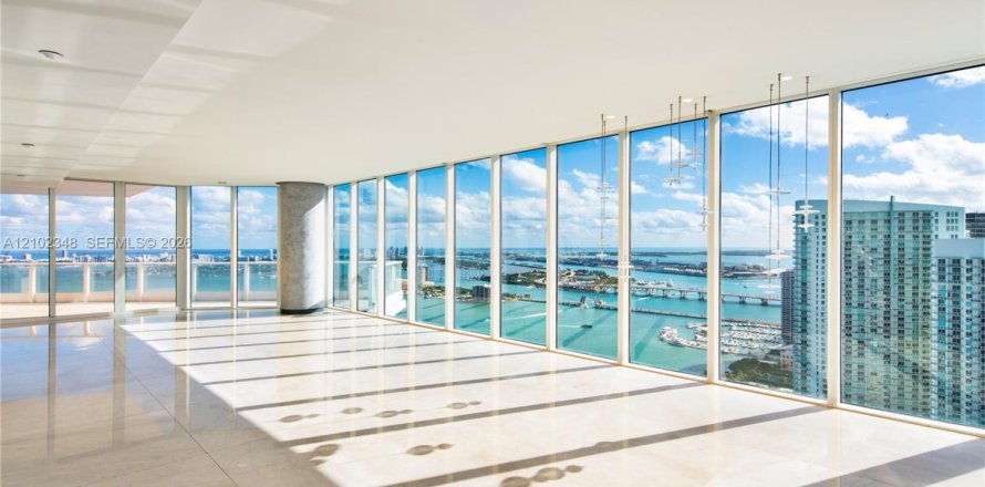 Condo à Miami, Floride, 4 chambres  № 2407414