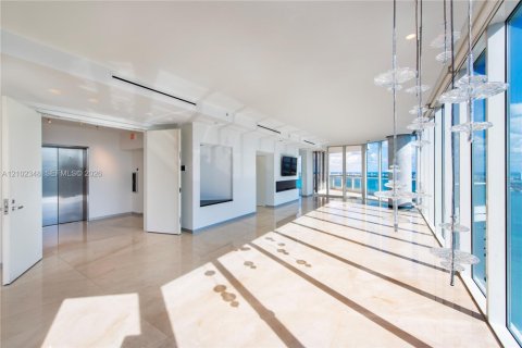 Copropriété à louer à Miami, Floride: 4 chambres, 376.72 m2 № 2407414 - photo 7