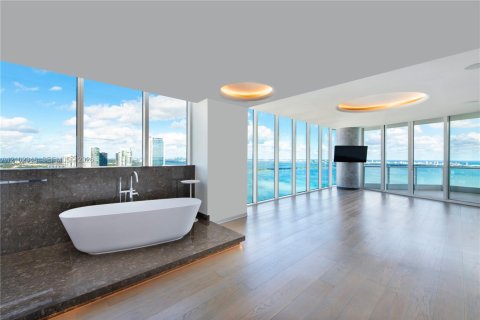 Copropriété à louer à Miami, Floride: 4 chambres, 376.72 m2 № 2407414 - photo 3