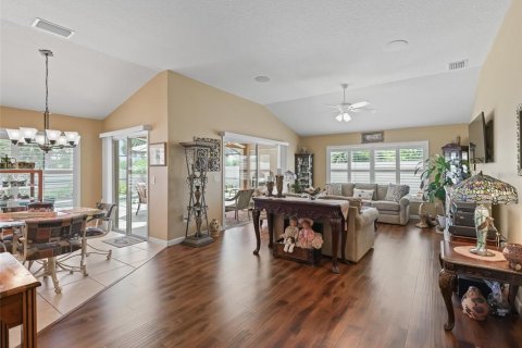 House in The Villages, Florida 3 bedrooms, 144.18 sq.m. № 1721152 - photo 17