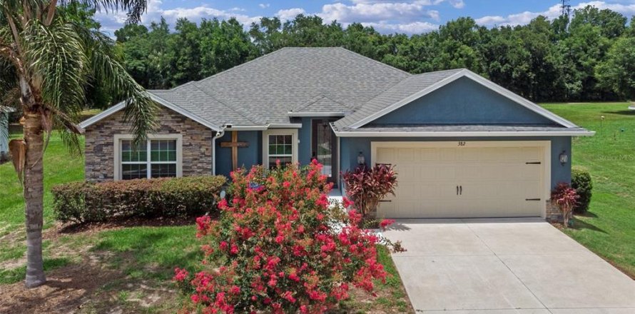 Casa en Umatilla, Florida 4 dormitorios, 150.32 m2 № 1775389