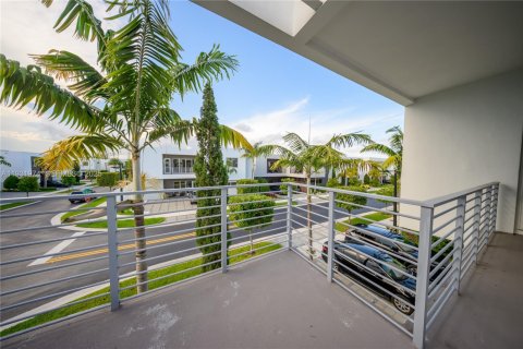 Casa en venta en Doral, Florida, 5 dormitorios, 336.68 m2 № 1990955 - foto 27