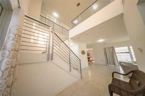 Casa en venta en Doral, Florida, 5 dormitorios, 336.68 m2 № 1990955 - foto 9