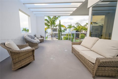 Casa en venta en Doral, Florida, 5 dormitorios, 336.68 m2 № 1990955 - foto 26