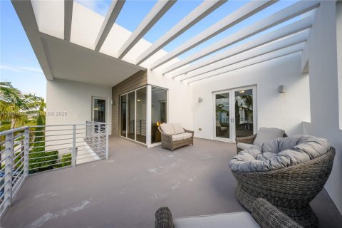 Casa en venta en Doral, Florida, 5 dormitorios, 336.68 m2 № 1990955 - foto 29