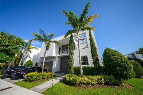 Casa en Doral, Florida 5 dormitorios, 336.68 m2 № 1990955
