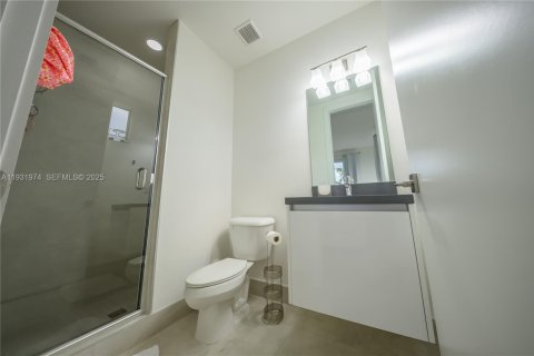 Casa en venta en Doral, Florida, 5 dormitorios, 336.68 m2 № 1990955 - foto 24