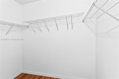 Townhouse in Miramar, Florida 3 bedrooms, 136.57 sq.m. № 1987874 - photo 21